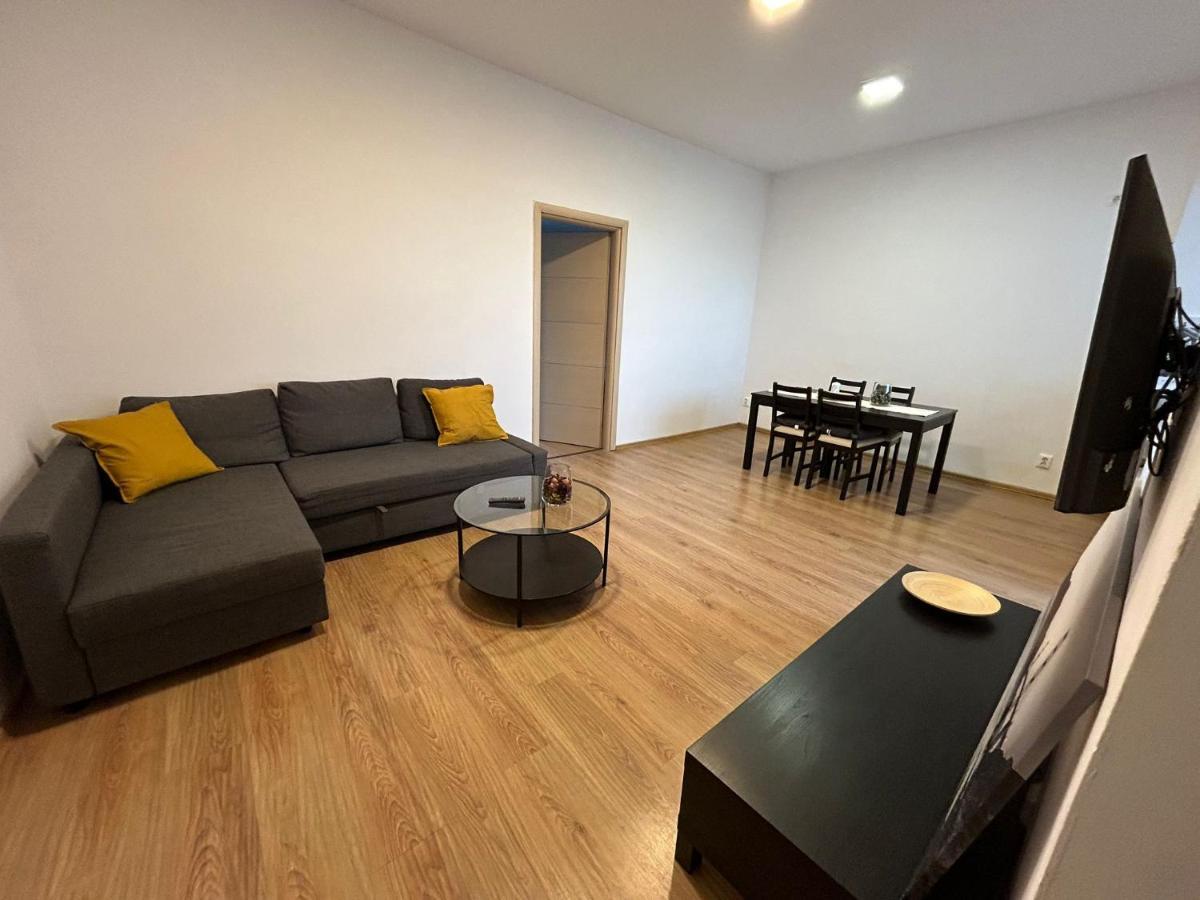 Elegant City Center Apartment Bucharest Exterior photo